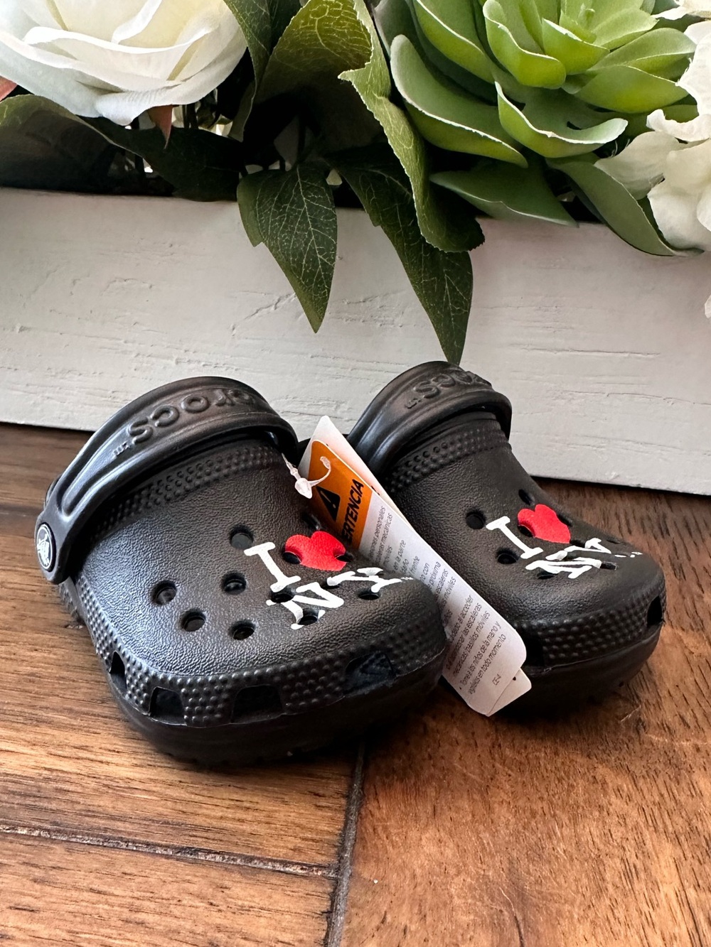 NWT - I ❤️ NY Crocs - infant size 2/3